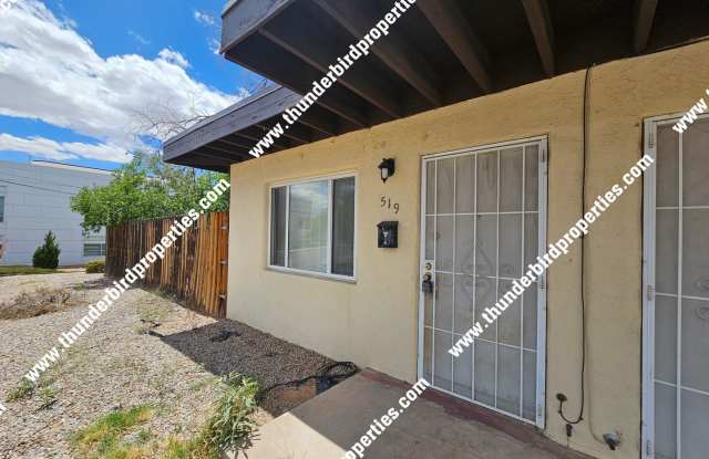 Cute 1 Bedroom, 1 Bathroom with walk in closet and on site parking. Near CNM and UNM. photos photos