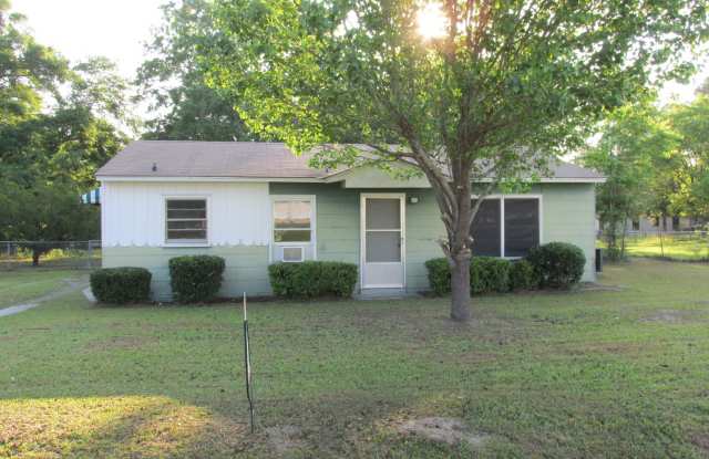Beautiful 4-Bedroom Home with a Sunroom! photos photos Beautiful 4-Bedroom Home with a Sunroom! photos photos