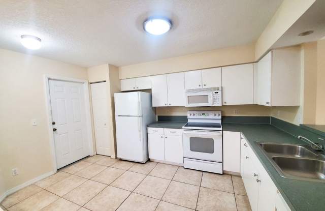 2 Bedrooms plus Loft! Gallery 3