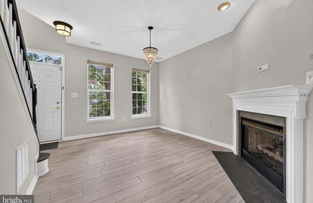 932 HARRISON CIR Gallery 4