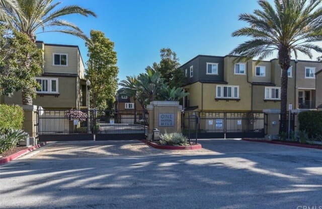 8 Bluefin Court - 8 Bluefin Court, Newport Beach, CA 92663