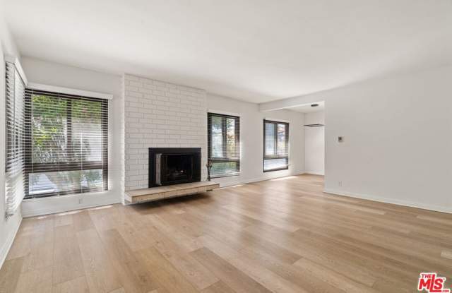 8630 Falmouth Ave unit: 5 photos photos