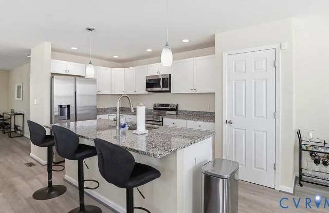 Like-New Living Gallery 3