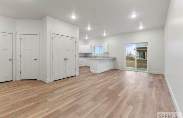 Polished 3BR Townhome in the Heart of Sugar City Gallery 3