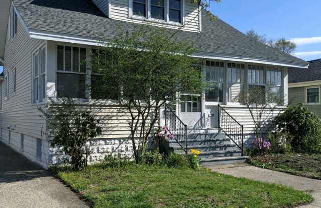 319 W 17th St photos photos