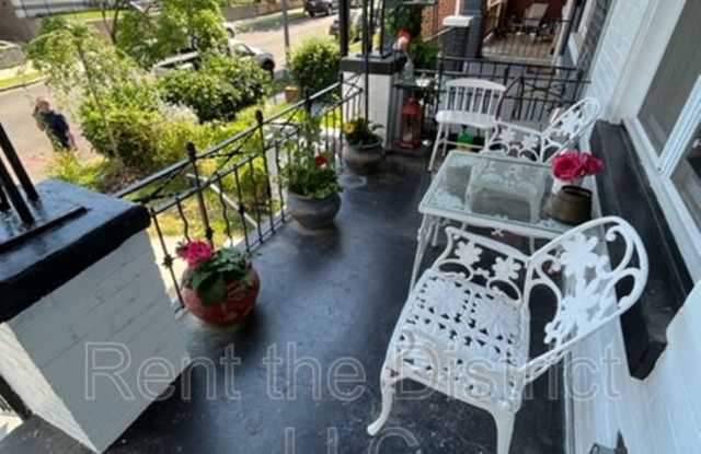 318 Seaton Place NE Gallery 3