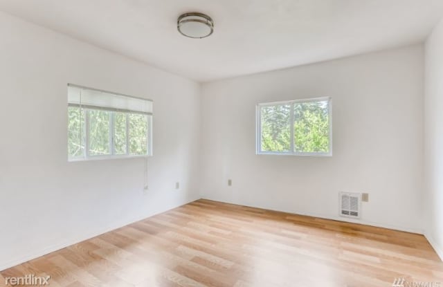 123 119th St SE - 123 119th Street Southeast, Snohomish County, WA 98208