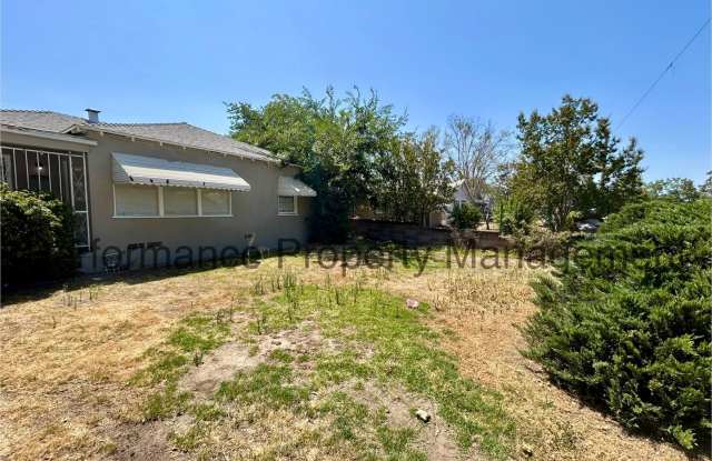 Charming 3 Bed/1 Bath in Home w/ RBP  Security Deposit Alternative Option photos photos