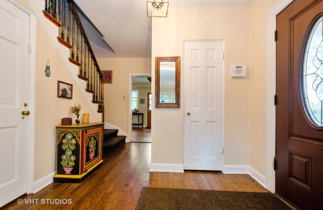 6025 North Christiana Avenue Gallery 2