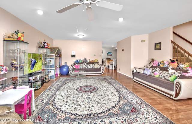 201 Nantucket Place Gallery 4