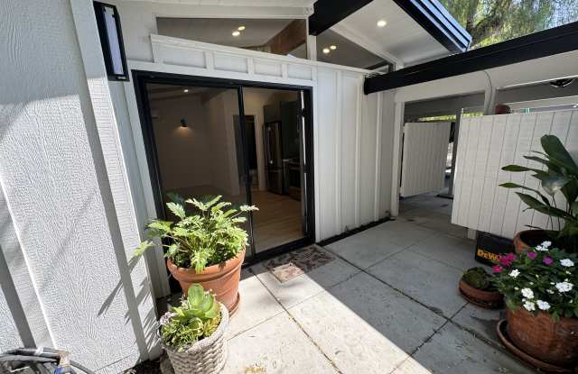 239 W Twelfth St photos photos