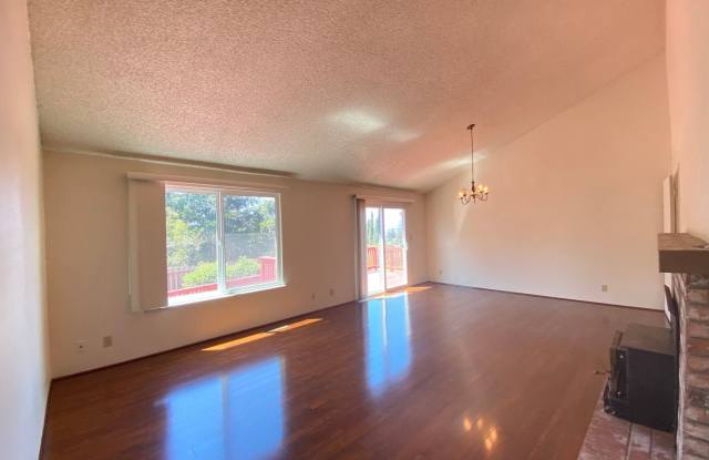 346 Bridgeview Court Gallery 3