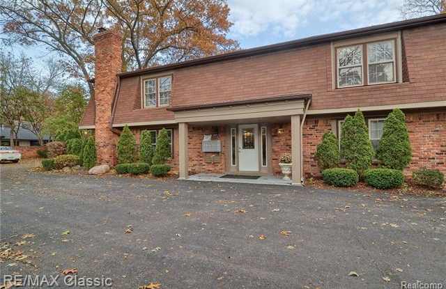 6350 TELEGRAPH Road - 6350 Telegraph Rd, Oakland County, MI 48301