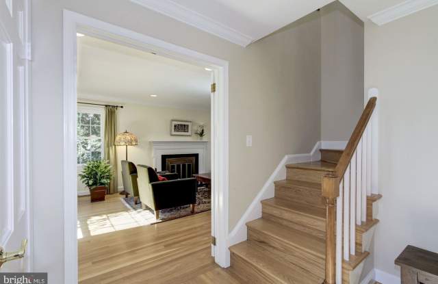 5913 PLAINVIEW ROAD Gallery 3