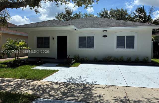 211 SW 15th Ter photos photos
