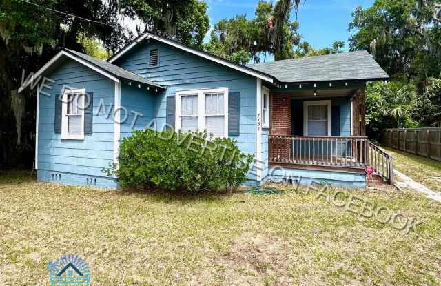 Lovely 2 bedroom / 1 bathroom home now available for rent! - 7152 Lucky Drive West, Jacksonville, FL 32208