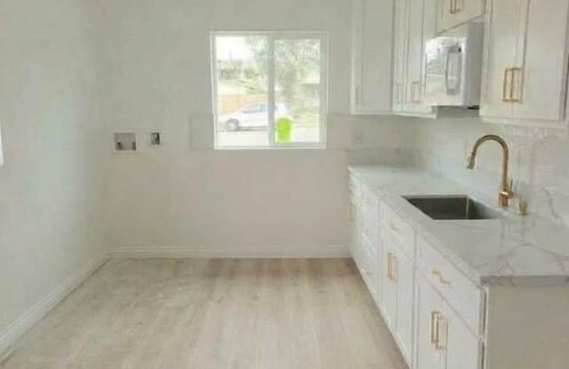 696 Yucca Dr Gallery 2