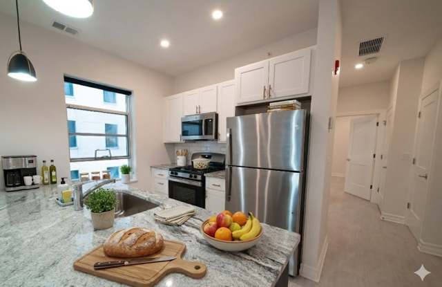 Walcot Apartments at 257 Elmwood Gallery 3