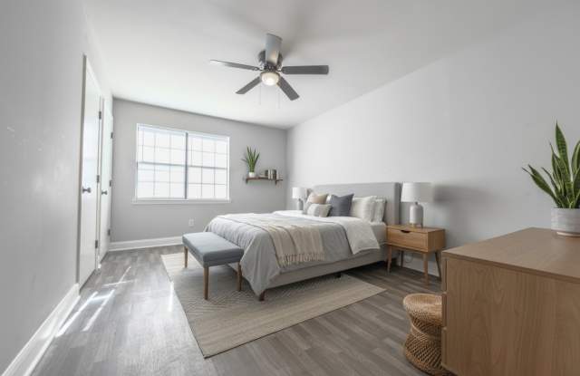 Stylish 2BR Townhome in West Ashley – Modern Living in a Prime Location! photos photos