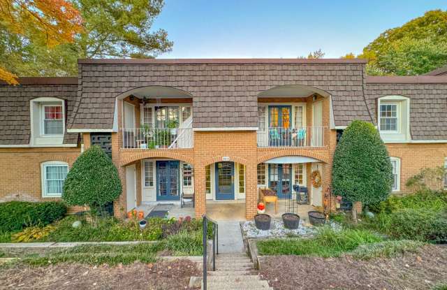 Beautiful Fully Furnished 2 Bed 1 Bath Condo With A Balcony In Desired Cardinal Forest photos photos