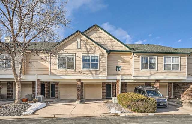 Charming Townhome with Mountain Views and an Ideal Location Between Denver and Boulder photos photos