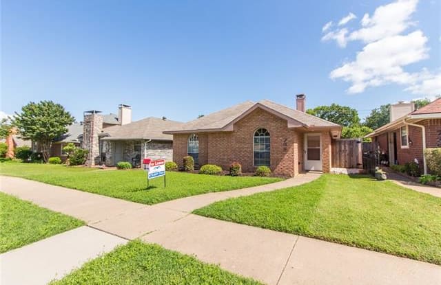 736 Willow Oak Drive - 736 Willow Oak Drive, Lewisville, TX 75067
