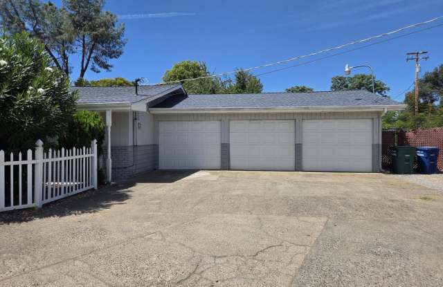 5 BEDROOM 3 BATH HOME WITH 3 CAR GARAGE photos photos