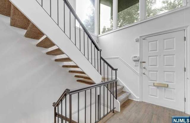 109 E Palisade Avenue Gallery 3