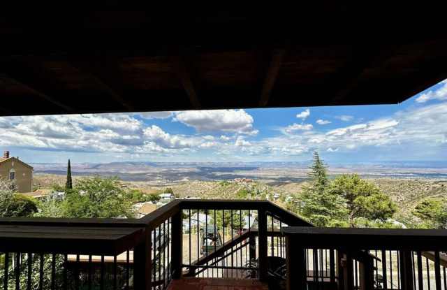 This Phenomenal 3 bed 2 1/2 bath in Jerome - Contact Property Pros Property Management Gallery 1