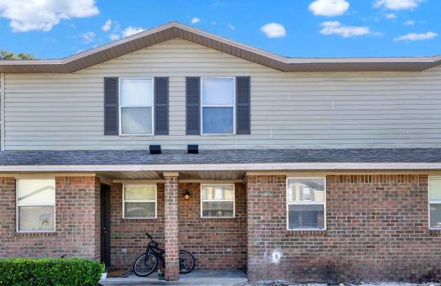 SPACIOUS 2 Bedroom 1.5 Bath Apartment photos photos