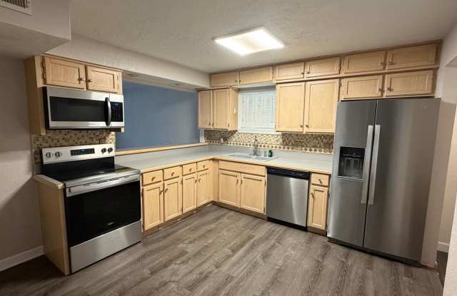Charming 3-Bedroom Home in Cuyahoga Falls with Flexible Living Space & Fenced Yard! Gallery 4