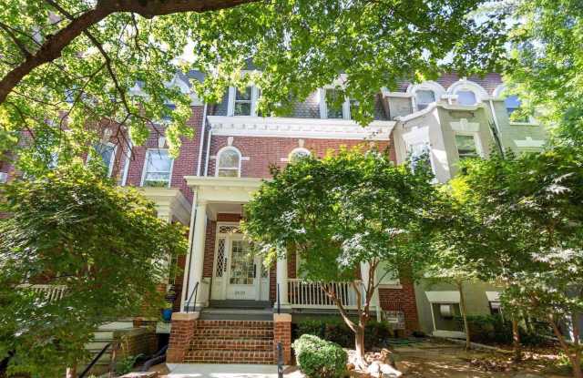 2610 CATHEDRAL Avenue NW Gallery 1