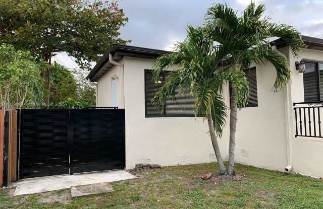 7935 SW 17th Ter photos photos
