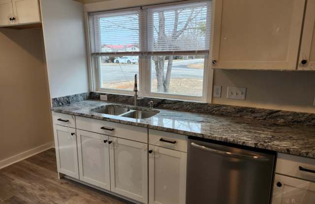 Blackstone-3 Bed 2 bath Renovated Rancher photos photos