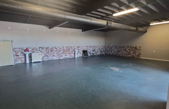 Commercial Property with a Condo Like Space on the 2nd Floor - Endless Possibilities Gallery 4