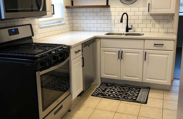 Beautiful Updated 3 Bedroom Home near Downtown Erie For Rent Great for Professionals! photos photos