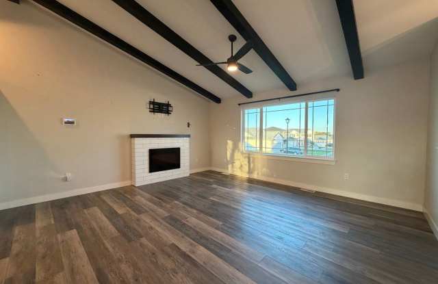 NEW PRICE: $2,800 | 4 Bedroom 3 Bath | Large Garage | 2,100 Sq ft Gallery 3