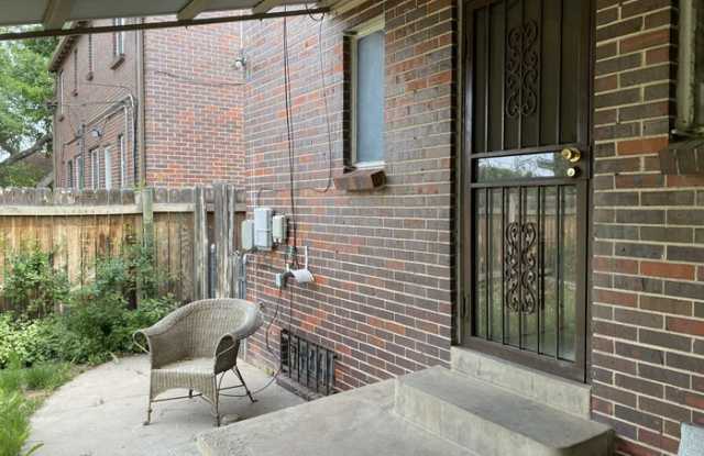2225 Newport Street Gallery 2