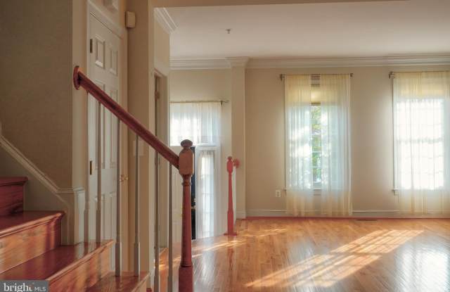 1005 CRESTFIELD DRIVE Gallery 4