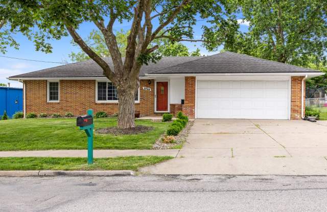 3 Bedroom 2 Bath 2 Stall Garage Urbandale photos photos