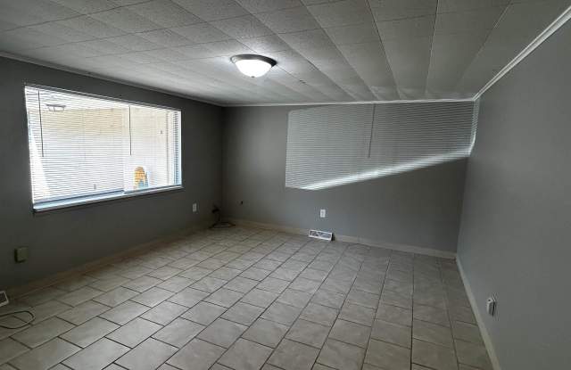 135 SHADOWAY Drive Gallery 2
