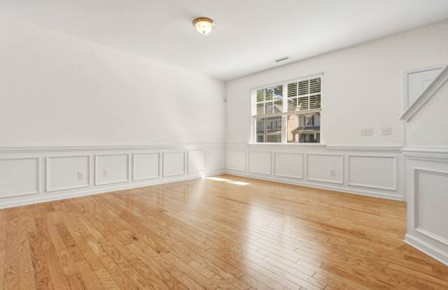 Spacious 5-bedroom home with a large backyard and two-car garage Gallery 3