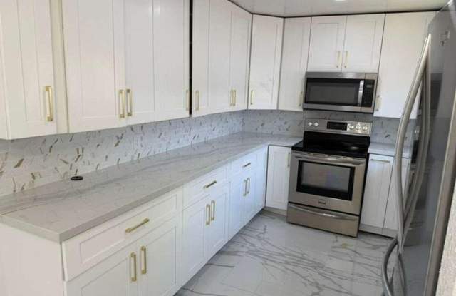 160 SE 15th Avenue Unit A, Pompano Beach, FL 33060 - 7536 Gallery 3