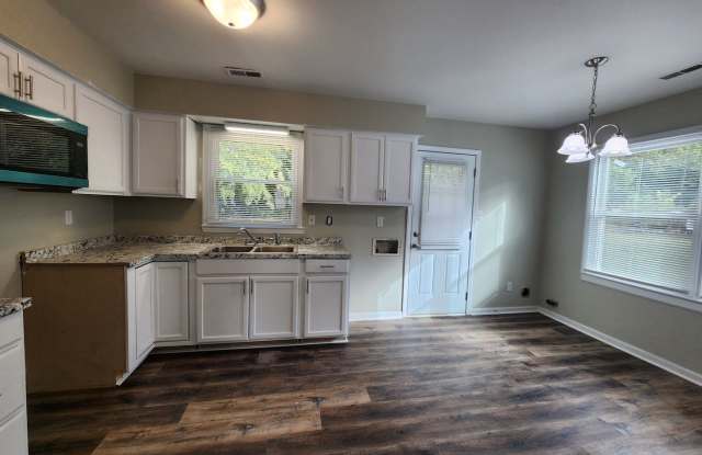 3 Bedroom Brick Home in Trinity Park Gallery 4