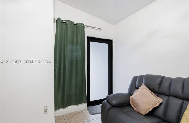 20752 SW 121st Ct Gallery 4