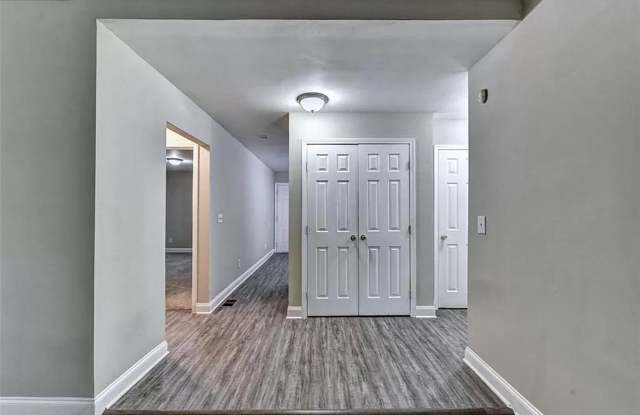 Room in 4 Bedroom Home at McWilliams Rd SE Gallery 3