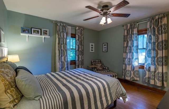 Fully Furnished 4/5Br 2.5 Bath South Campus - Available August 2027 photos photos Fully Furnished 4/5Br 2.5 Bath South Campus - Available August 2027 photos photos
