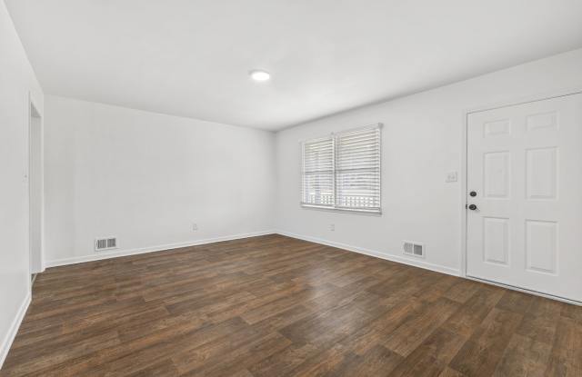 Renovated 2 bed 2 bath- $500 OFF first month rent!!! Gallery 4
