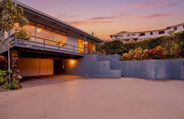Gorgeous Mid-Century Modern 4/2 House in Lanikai photos photos