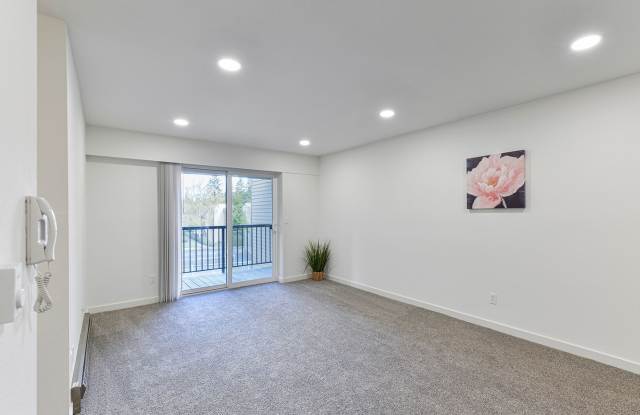 Like New Top Floor Beautifully Remodeled 2 Bdrm Bellevue Condo photos photos